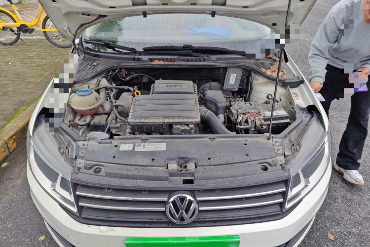 Used Volkswagen Santana 2016 1.6L Manual Fashion Edition Engine Bay