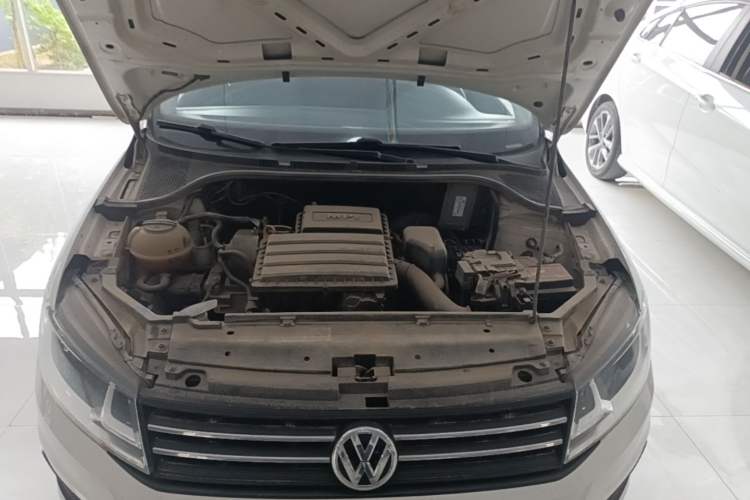 Used Volkswagen Santana 2016 1.6L Manual Fashion Edition Engine Bay