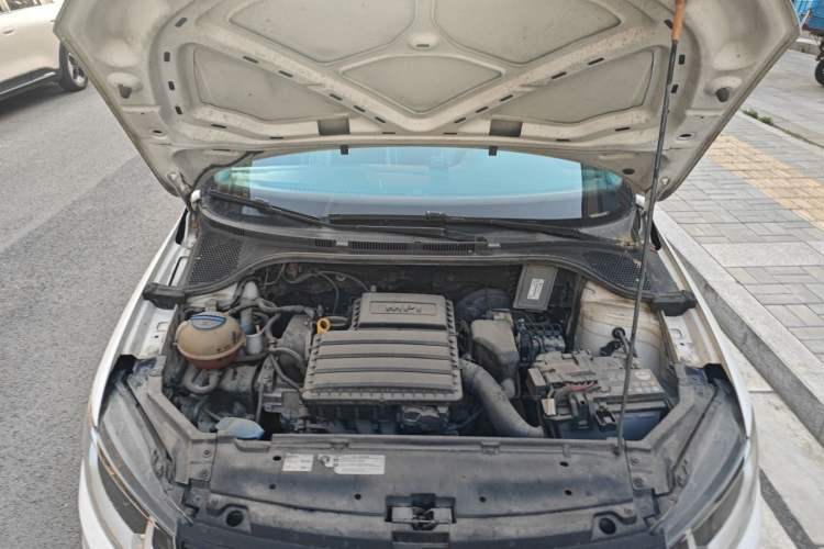 Used Volkswagen Santana 2016 1.6L Manual Fashion Edition Engine Bay