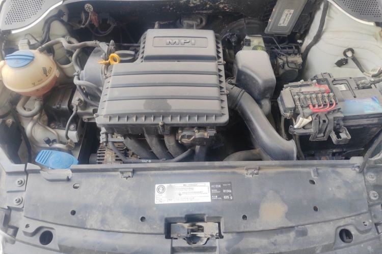 Used Volkswagen Santana 2016 1.6L Manual Fashion Edition Engine Bay