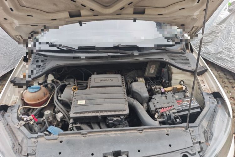 Used Volkswagen Santana 2016 1.6L Manual Fashion Edition Engine Bay