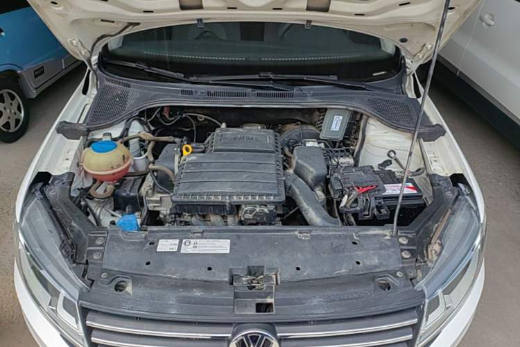 Used Volkswagen Santana 2016 1.6L Manual Fashion Edition Engine Bay