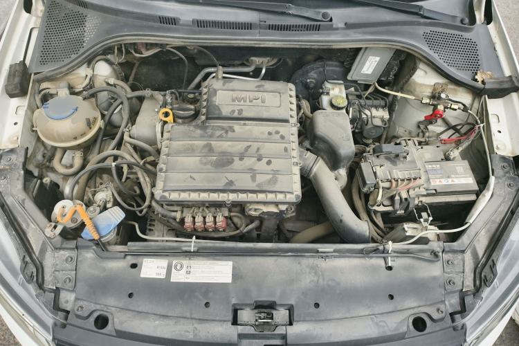 Used Volkswagen Santana 2016 1.6L Manual Fashion Edition Engine Bay