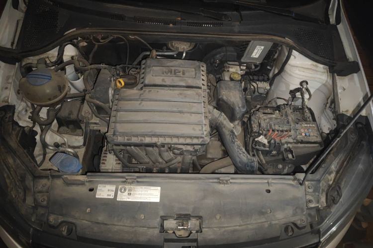 Used Volkswagen Santana 2016 1.6L Manual Fashion Edition Engine Bay