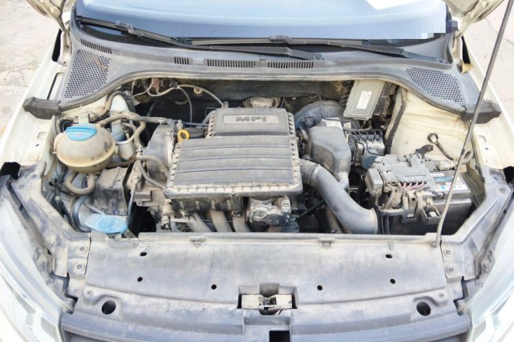 Used Volkswagen Santana 2016 1.6L Manual Fashion Edition Engine Bay