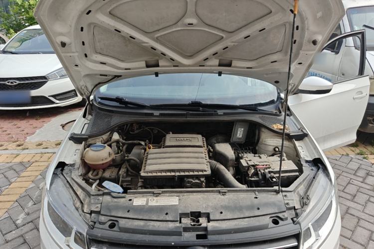 Used Volkswagen Santana 2016 1.6L Manual Fashion Edition Engine Bay