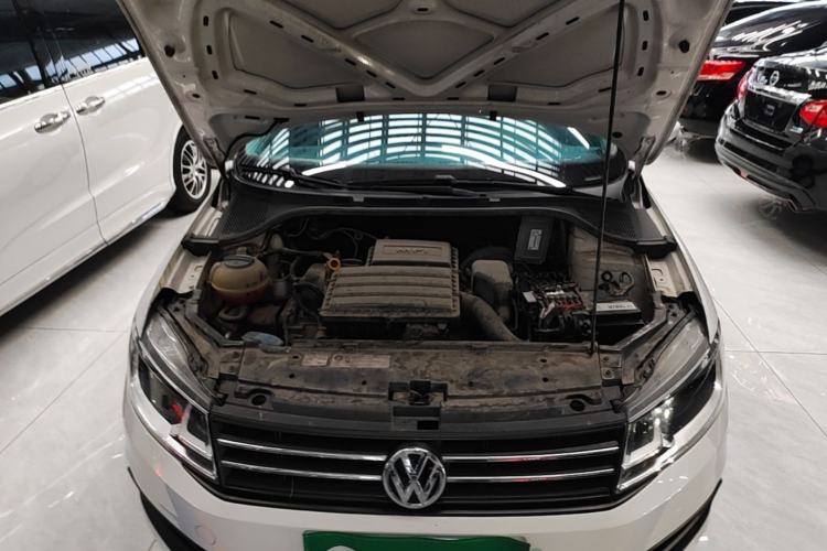 Used Volkswagen Santana 2016 1.6L Manual Fashion Edition Engine Bay