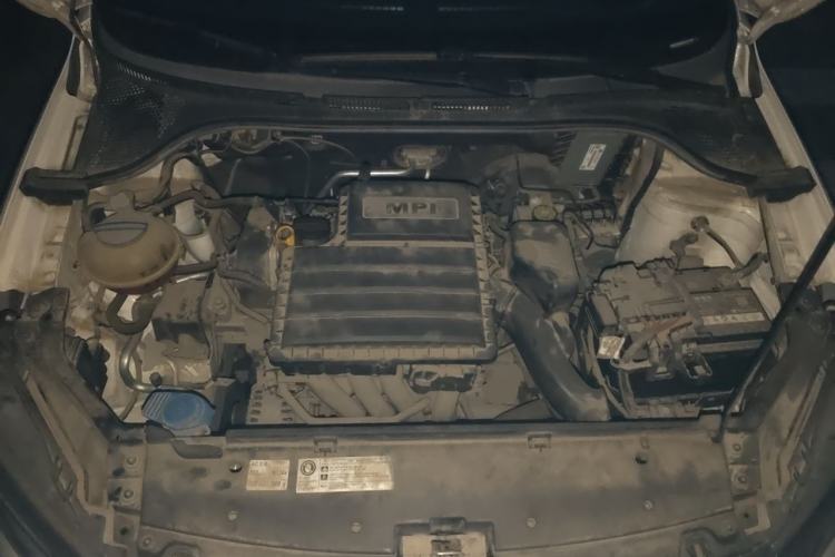 Used Volkswagen Santana 2016 1.6L Manual Fashion Edition Engine Bay