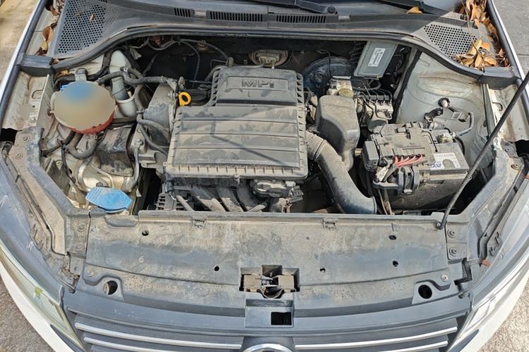 Used Volkswagen Santana 2016 1.6L Manual Fashion Edition Engine Bay