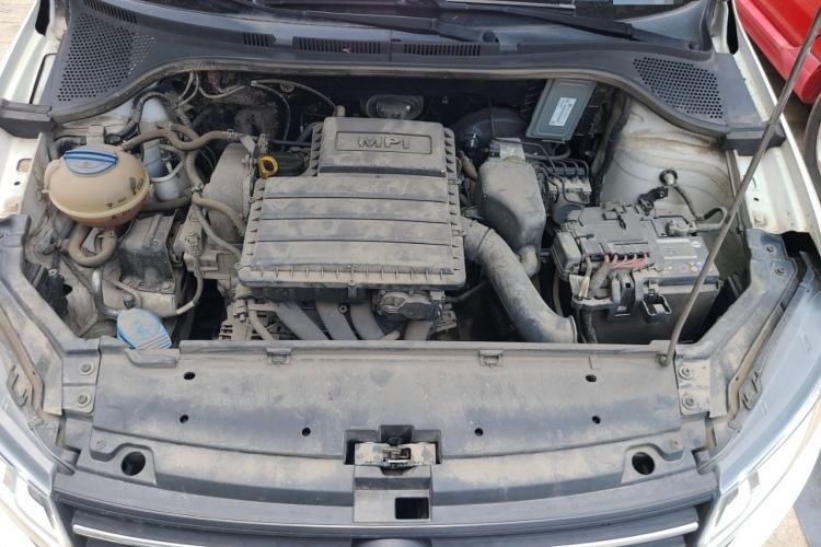 Used Volkswagen Santana 2016 1.6L Manual Fashion Edition Engine Bay