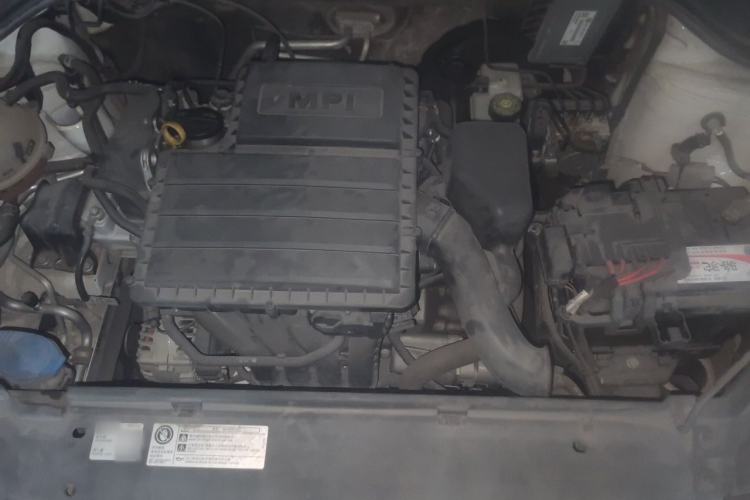 Used Volkswagen Santana 2016 1.6L Manual Fashion Edition Engine Bay