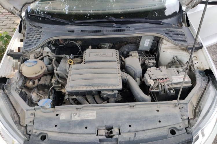 Used Volkswagen Santana 2016 1.6L Manual Fashion Edition Engine Bay