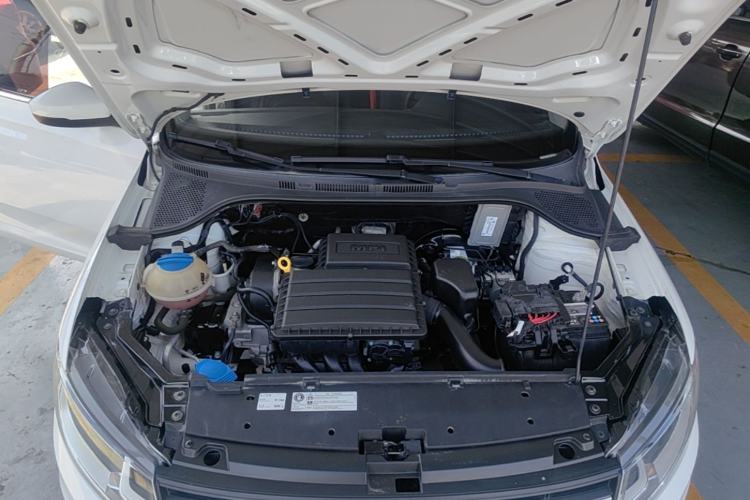 Used Volkswagen Santana 2016 1.6L Manual Fashion Edition Engine Bay