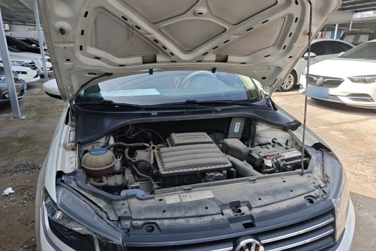Used Volkswagen Santana 2016 1.6L Automatic Fashion Edition Engine Bay