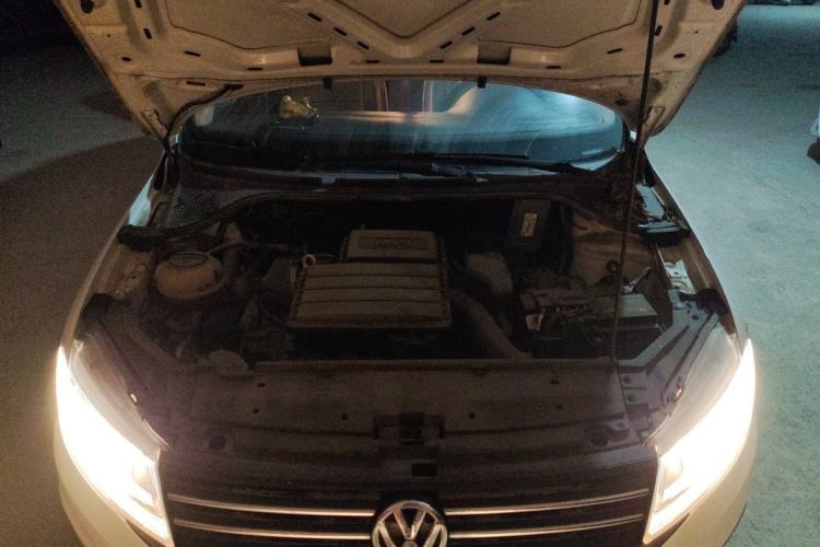 Used Volkswagen Santana 2016 1.6L Manual Fashion Edition Engine Bay
