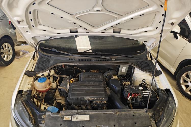 Used Volkswagen Santana 2016 1.6L Manual Fashion Edition Engine Bay