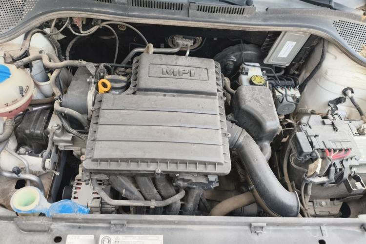 Used Volkswagen Santana 2016 1.6L Manual Fashion Edition Engine Bay