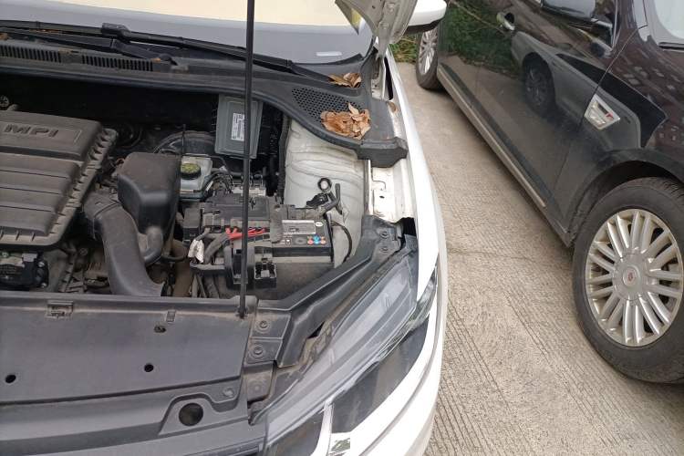 Used Volkswagen Santana 2016 1.6L Manual Fashion Edition Engine Bay Left
