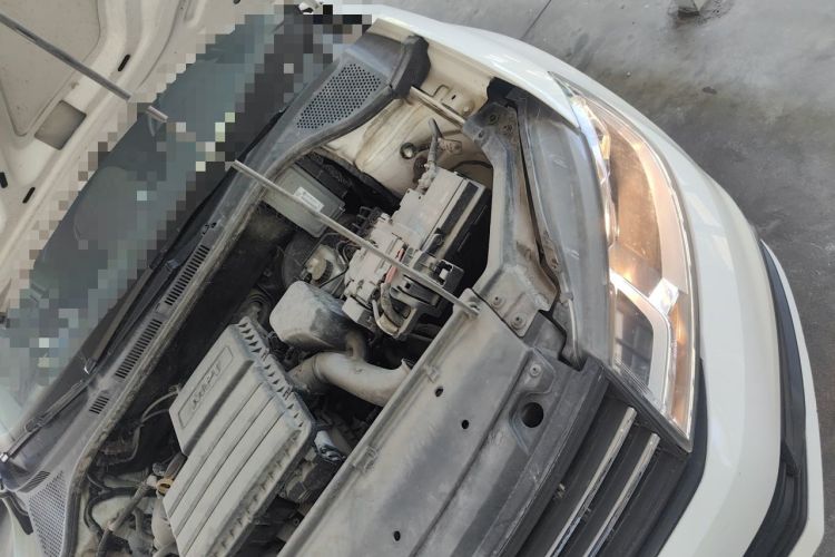 Used Volkswagen Santana 2016 1.6L Manual Fashion Edition Engine Bay Left