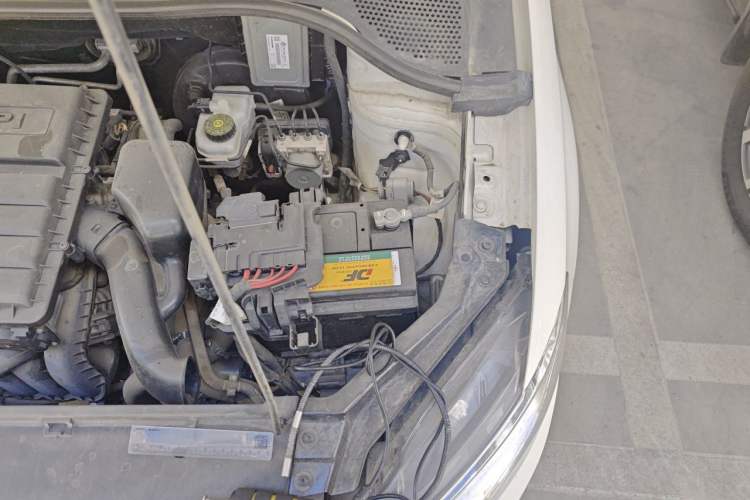 Used Volkswagen Santana 2016 1.6L Manual Fashion Edition Engine Bay Left
