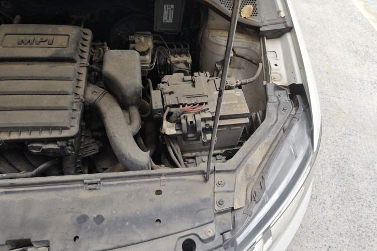 Used Volkswagen Santana 2016 1.4L Manual Fashion Edition Engine Bay Left