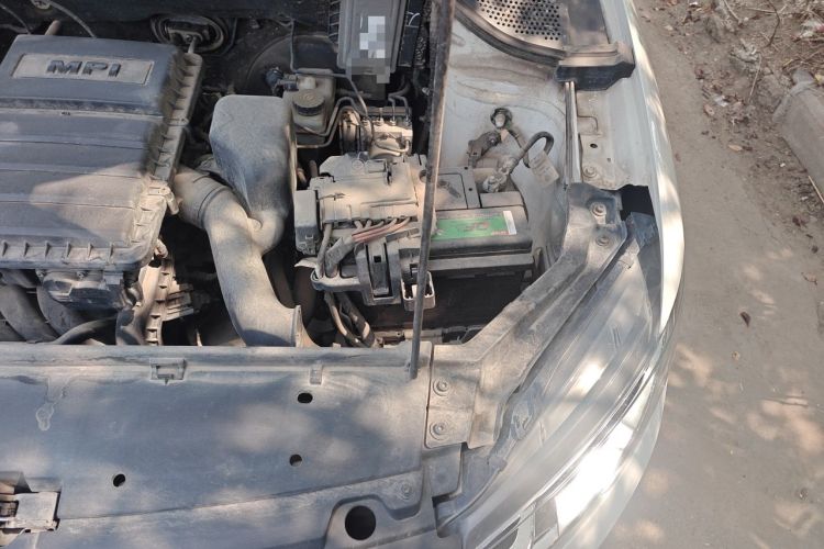 Used Volkswagen Santana 2016 1.6L Manual Fashion Edition Engine Bay Left