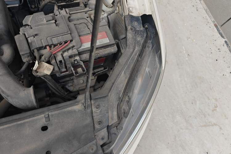 Used Volkswagen Santana 2016 1.6L Automatic Fashion Edition Engine Bay Left