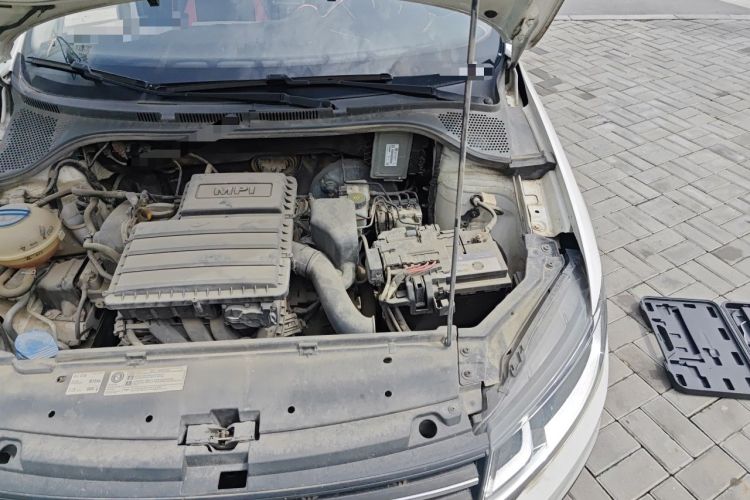 Used Volkswagen Santana 2016 1.6L Manual Fashion Edition Engine Bay Left