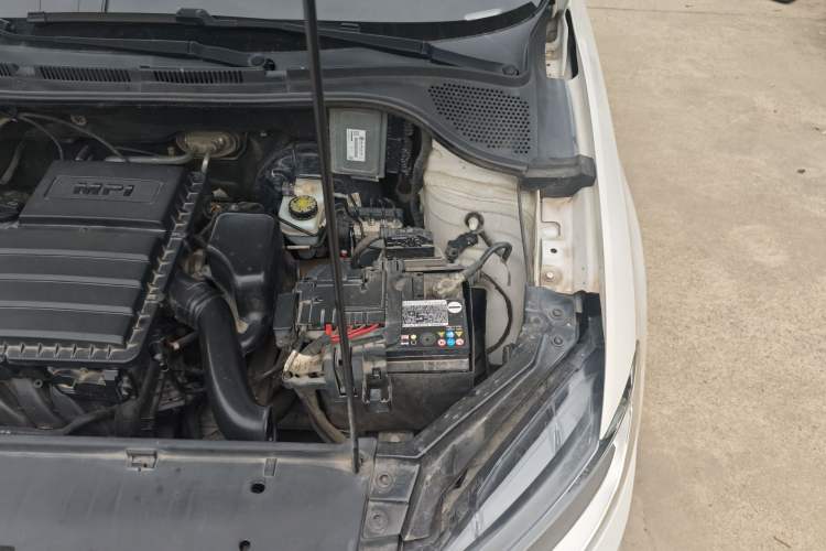 Used Volkswagen Santana 2016 1.6L Automatic Fashion Edition Engine Bay Left