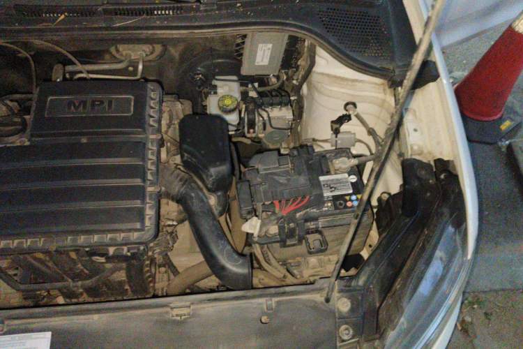 Used Volkswagen Santana 2016 1.6L Manual Fashion Edition Engine Bay Left