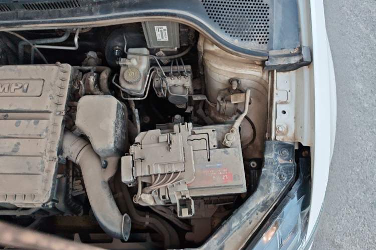 Used Volkswagen Santana 2016 1.4L Manual Fashion Edition Engine Bay Left