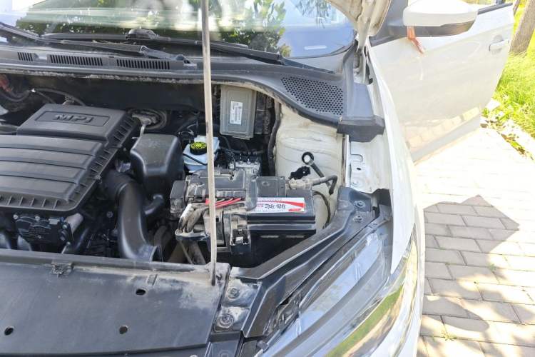Used Volkswagen Santana 2016 1.4L Manual Fashion Edition Engine Bay Left