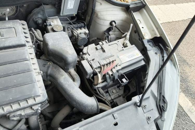 Used Volkswagen Santana 2016 1.6L Manual Fashion Edition Engine Bay Left