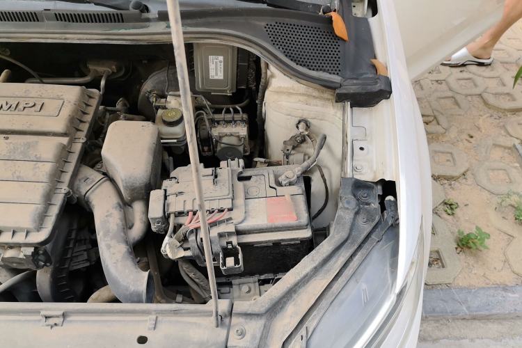 Used Volkswagen Santana 2016 1.6L Manual Comfort Edition Engine Bay Left