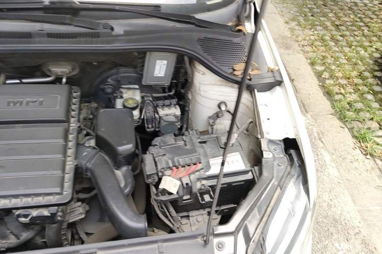 Used Volkswagen Santana 2016 1.6L Manual Fashion Edition Engine Bay Left