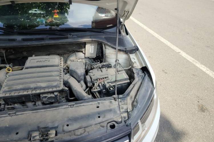 Used Volkswagen Santana 2016 1.6L Automatic Fashion Edition Engine Bay Left