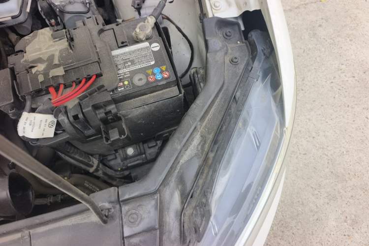 Used Volkswagen Santana 2016 1.4L Manual Fashion Edition Engine Bay Left