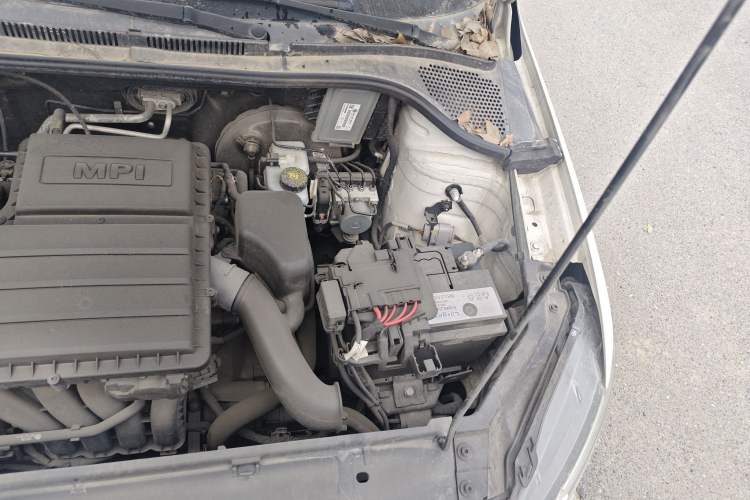 Used Volkswagen Santana 2016 1.6L Manual Fashion Edition Engine Bay Left
