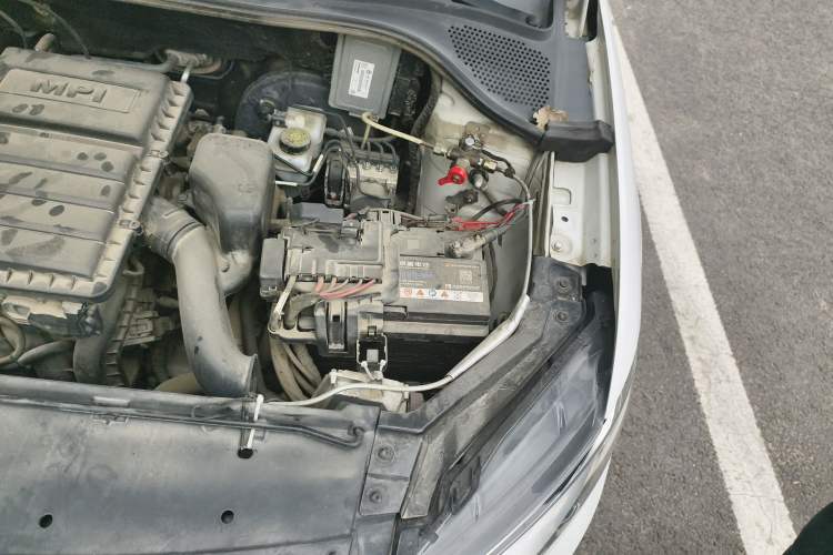 Used Volkswagen Santana 2016 1.6L Manual Fashion Edition Engine Bay Left