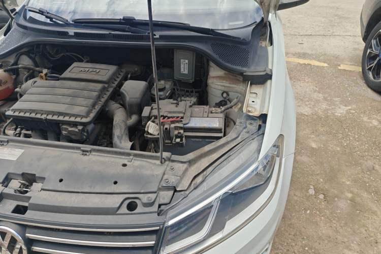 Used Volkswagen Santana 2016 1.6L Manual Comfort Edition Engine Bay Left