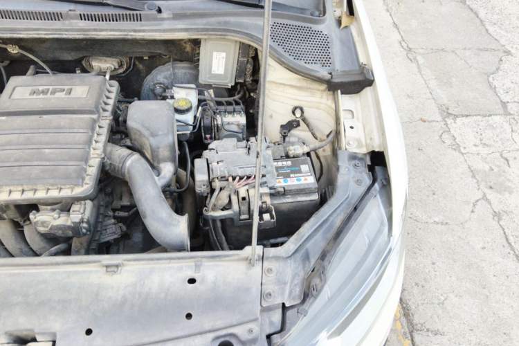 Used Volkswagen Santana 2016 1.6L Manual Fashion Edition Engine Bay Left