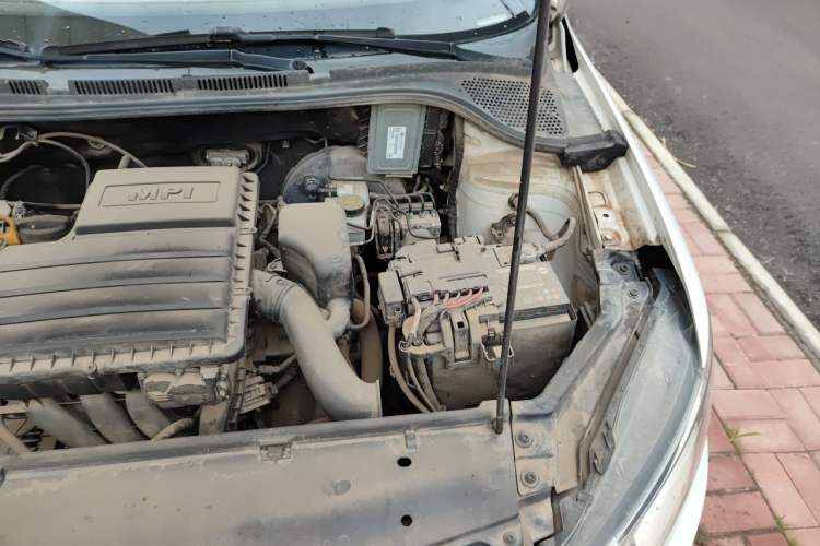 Used Volkswagen Santana 2016 1.6L Manual Fashion Edition Engine Bay Left