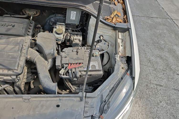 Used Volkswagen Santana 2016 1.6L Manual Fashion Edition Engine Bay Left