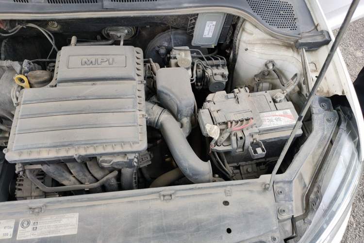 Used Volkswagen Santana 2016 1.6L Manual Fashion Edition Engine Bay Left