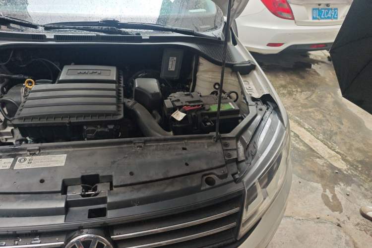 Used Volkswagen Santana 2016 1.4L Manual Fashion Edition Engine Bay Left