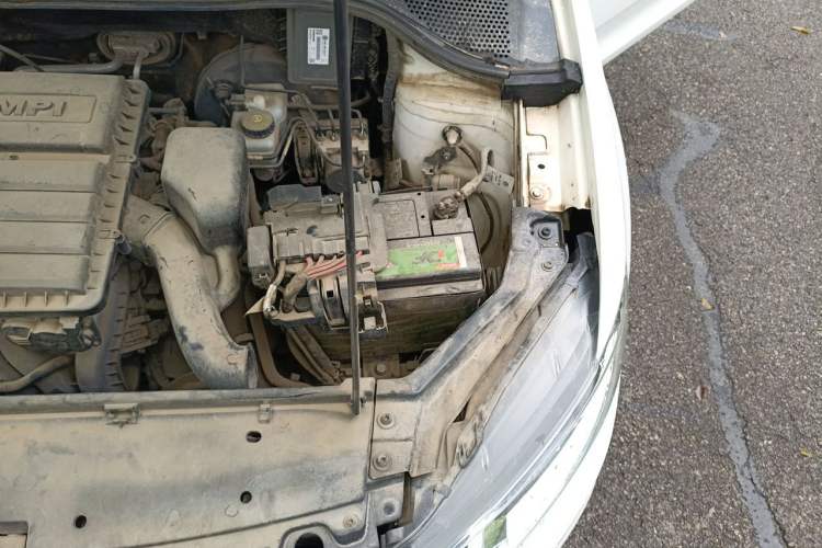 Used Volkswagen Santana 2016 1.6L Manual Fashion Edition Engine Bay Left