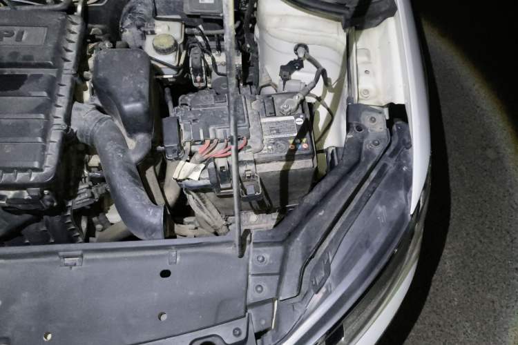 Used Volkswagen Santana 2016 1.4L Manual Fashion Edition Engine Bay Left