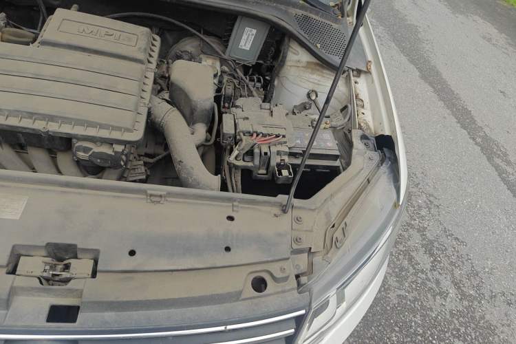 Used Volkswagen Santana 2016 1.6L Manual Fashion Edition Engine Bay Left
