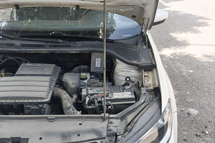 Used Volkswagen Santana 2016 1.6L Manual Fashion Edition Engine Bay Left