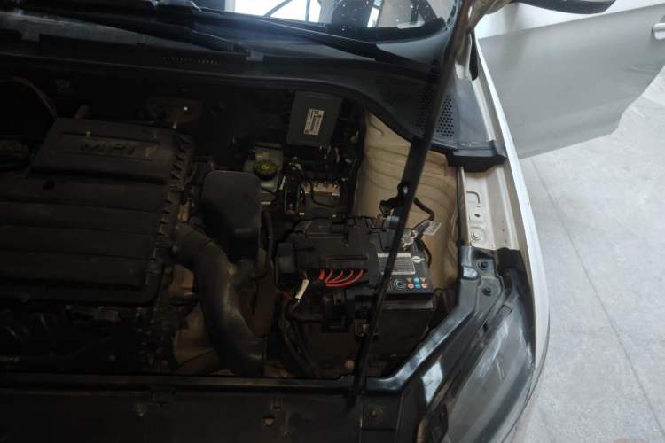 Used Volkswagen Santana 2016 1.4L Manual Fashion Edition Engine Bay Left